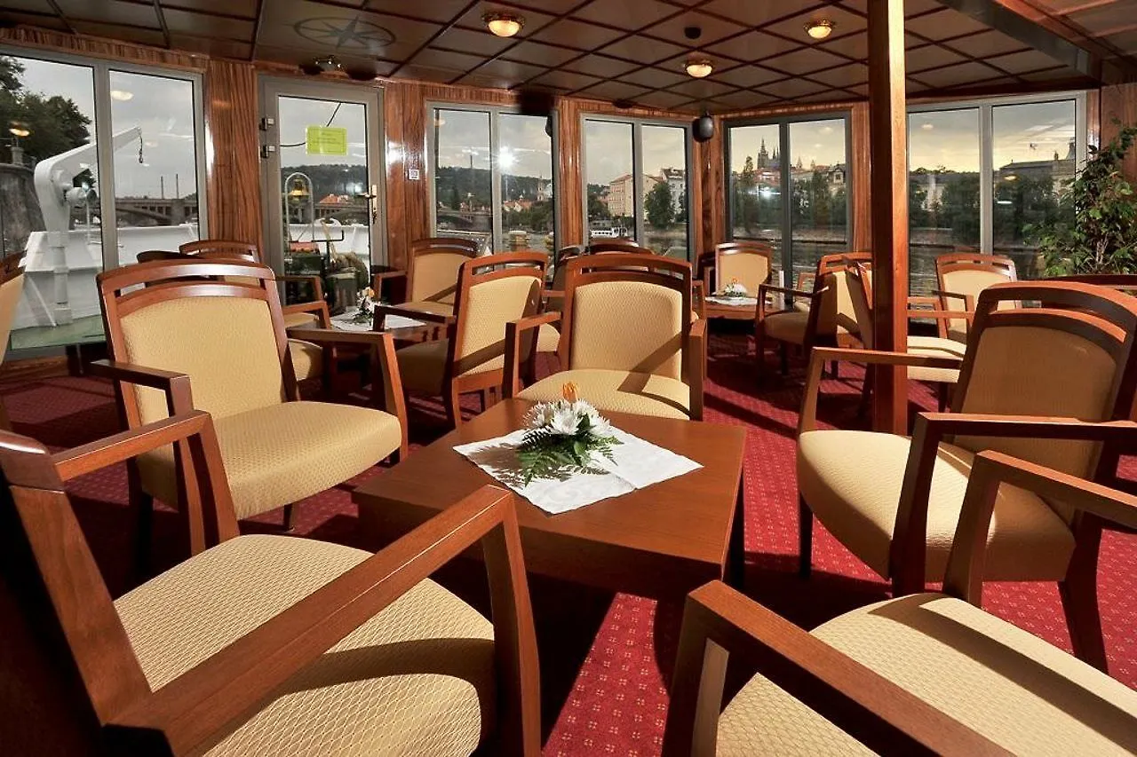 Florentina Boat Prag Tjekkiet